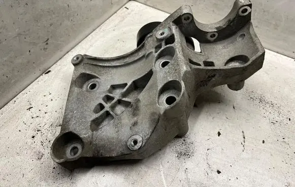 Opel Insignia A A/C compressor mount bracket 55562863
