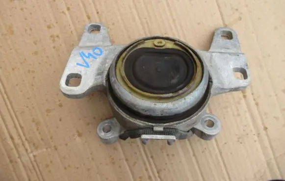 Volvo V40 Engine mount bracket 326F09
