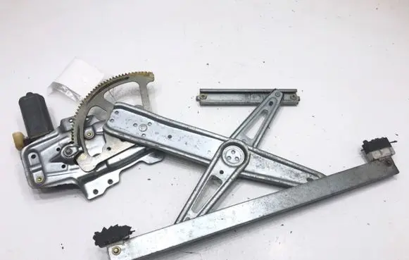 Toyota Yaris Front door window regulator with motor