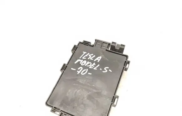 Tesla Model S Fuse module 103440900A