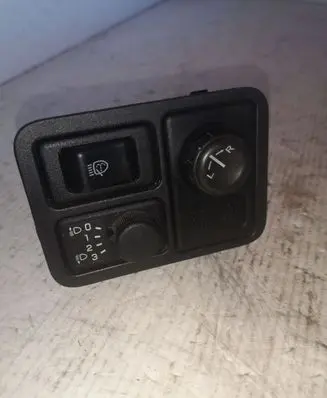 Nissan Almera N16 Other switches/knobs/shifts 37089A D30603