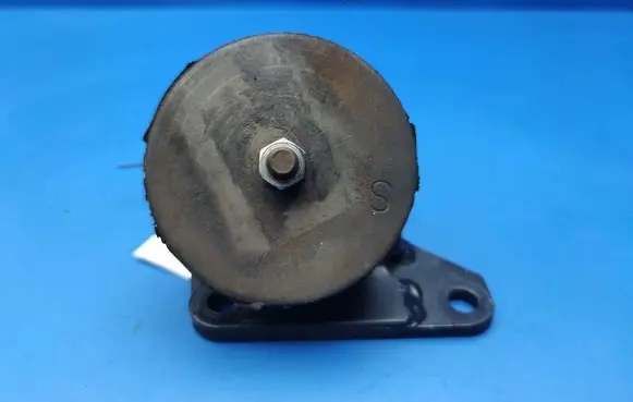 Engine mounting bracket