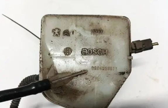 Citroen C4 I Brake fluid reservoir 0204224576