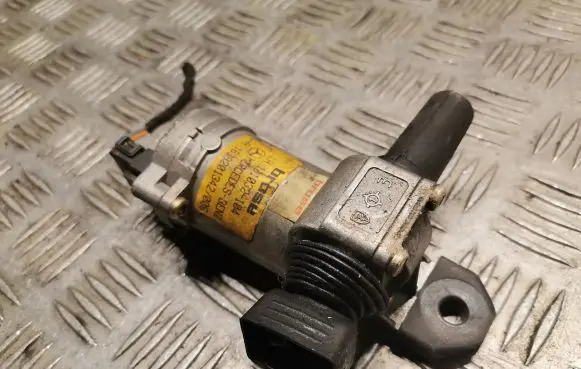 Mercedes-Benz ML W163 Vent window/glass motor 1638201342
