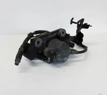 BMW 2 F22 F23 Front brake caliper W09104
