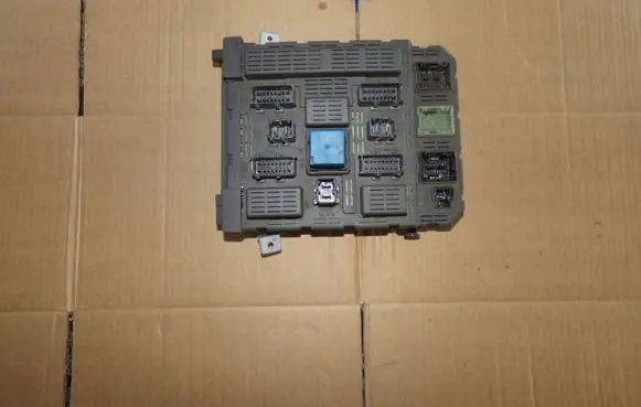 Citroen C5 Fuse module 9640797880