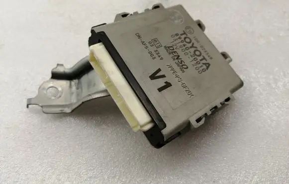 Toyota Avensis T270 Light module LCM 8994020010 0319001200