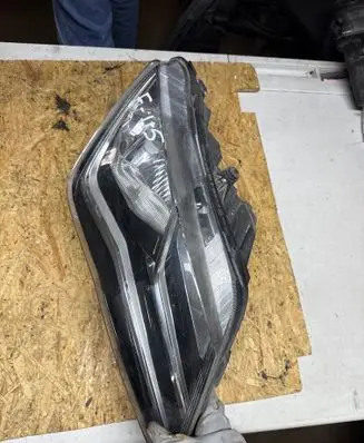 Seat Toledo IV (NH) Headlight part 90019683