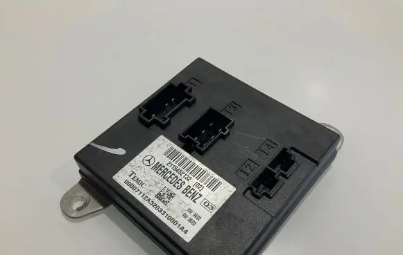 Mercedes-Benz E W211 Comfort/convenience module 2115452132 A2115452132