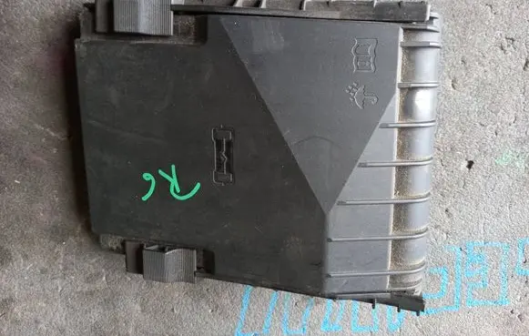 Volkswagen Golf VI Fuse box cover 1K0937132F