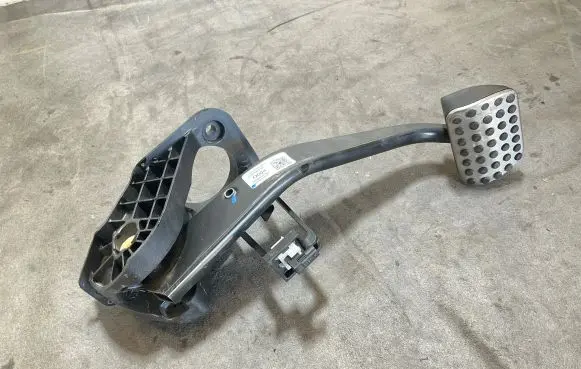Mercedes-Benz GLE W167 Brake pedal A1672900300