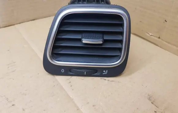 Volkswagen Eos Dashboard side air vent grill/cover trim 1Q0819703G 1Q0819709B
