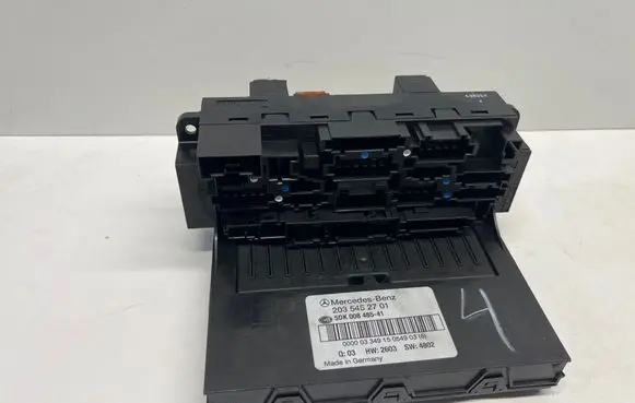 Mercedes-Benz C W203 Fuse module 2035452701 5DK00848541 000003349150