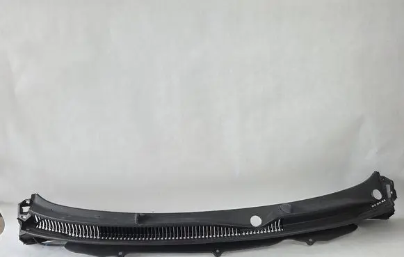 Suzuki Baleno IV Wiper trim 7233468P1 7233368P1