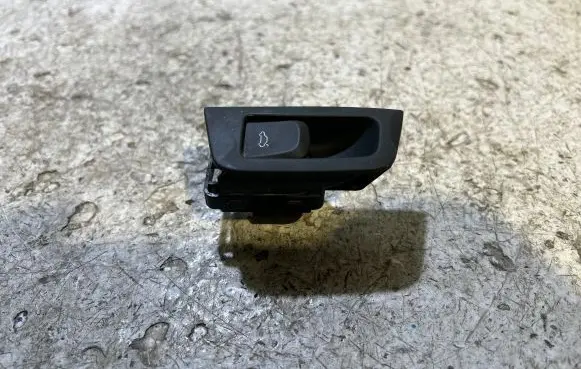 Audi Q3 8U Tailgate opening switch 4H0959831A 272502S