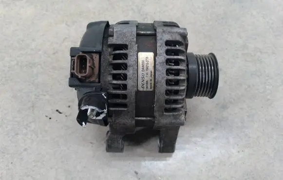 Volvo V50 Generator/alternator 104210-2710