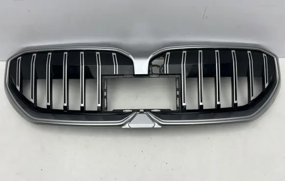 BMW 5 G60 G61 Front bumper upper radiator grill 8084683
