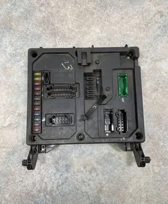 Volkswagen Golf IV Fuse box set S108152001