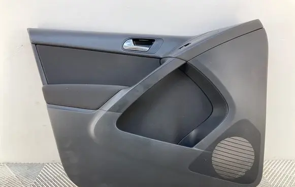 Volkswagen Tiguan Front door card panel trim 5N0867011