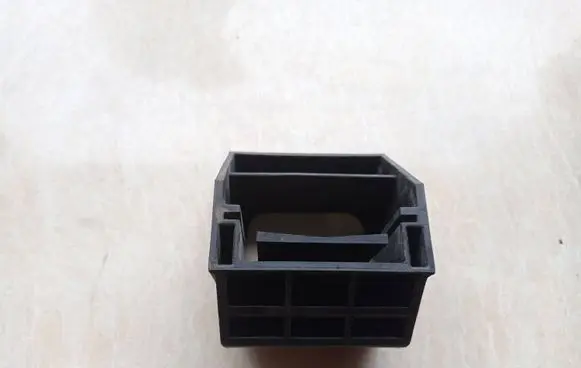 BMW 5 E60 E61 Radiator mount bracket 7519271