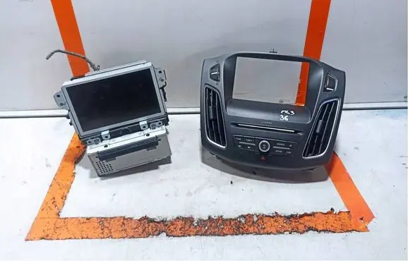 Ford Focus Radio/CD/DVD/GPS head unit F1BT18C815ZAK F1ET14F239AA