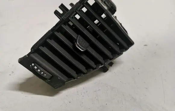Buick Encore I Dash center air vent grill 42514221