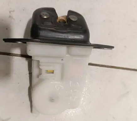 Nissan Juke I F15 Tailgate/trunk/boot lock/catch/latch N0code