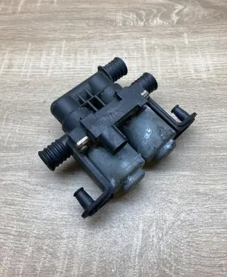 BMW X5 E53 Coolant heater control valve 8374995