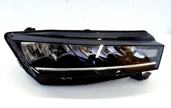 Skoda Octavia Mk4 Headlight/headlamp 5E8941016