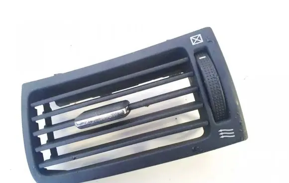 Toyota Avensis T250 Dash center air vent grill