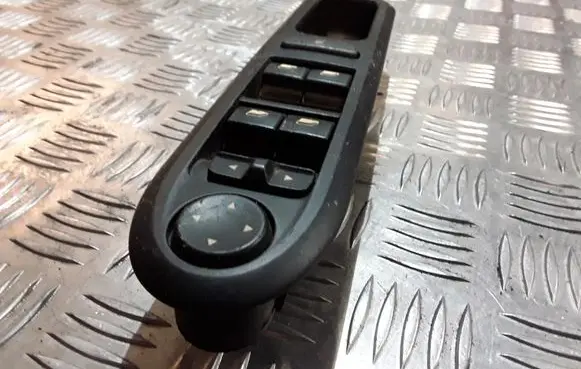 Peugeot 407 Electric window control switch 96468704XT