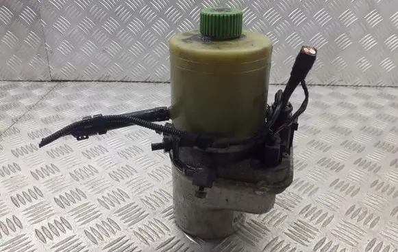 Volkswagen Polo IV 9N3 Power steering pump 6Q0423371