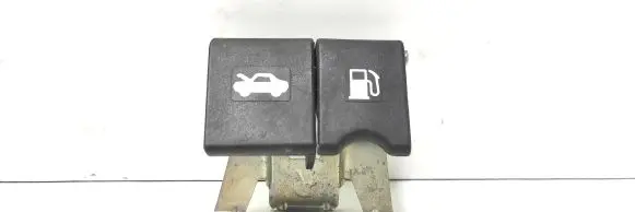 Nissan Qashqai+2 Engine bonnet (hood) release handle