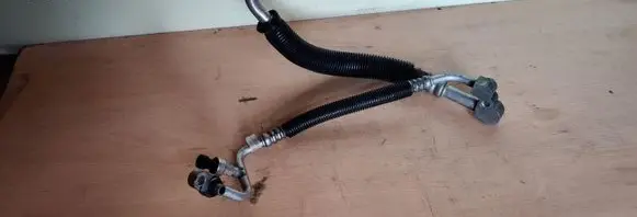 Cadillac SRX Air conditioning (A/C) pipe/hose 22738110 812824050