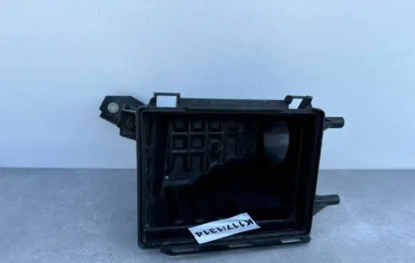 Chrysler 300M Air filter box PT382079
