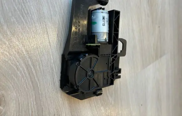 Mercedes-Benz CLS C219 Seat adjustment motor 0009700026