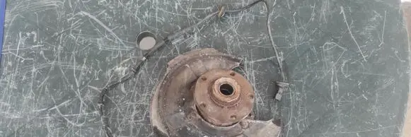 Volkswagen PASSAT B5 Rear wheel hub