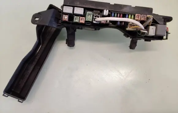 Toyota Corolla Verso E121 Fuse module 