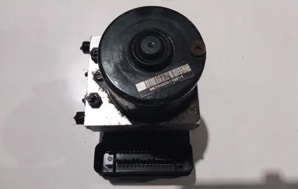 Volkswagen Golf IV ABS Pump 1C0907379L 1J0614117G