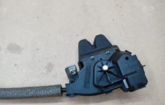Mercedes-Benz E W212 Tailgate/trunk/boot lock/catch/latch A2047500185