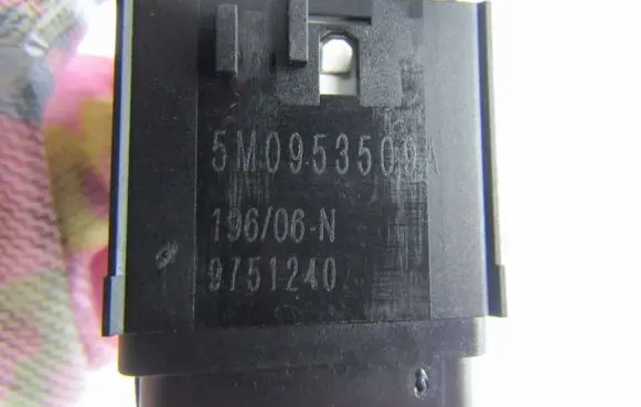 Skoda Octavia Mk2 (1Z) Hazard light switch 5M0953509A