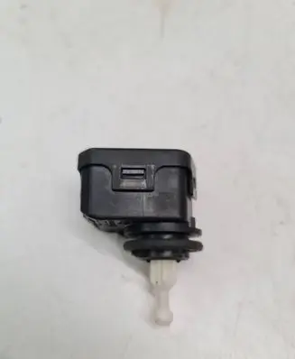Volkswagen PASSAT B5.5 Headlight level adjustment motor 1J0941295C