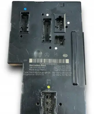 Mercedes-Benz C W204 SAM control unit A2049061305