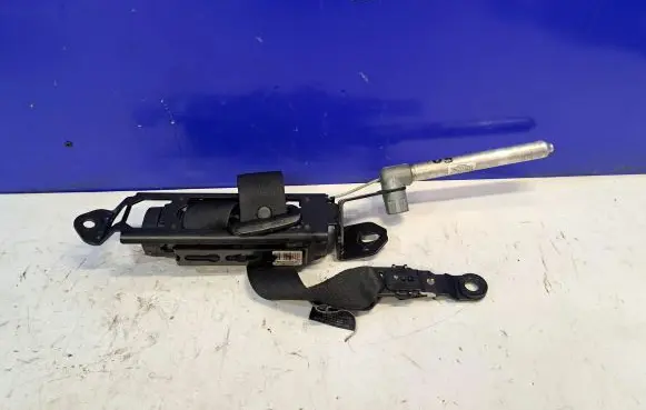 Volvo V70 Front seatbelt 30662740
