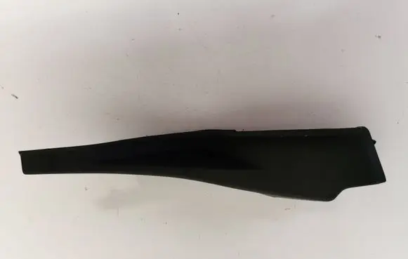 Nissan Leaf II (ZE1) Windshield trim 668945SJ0A