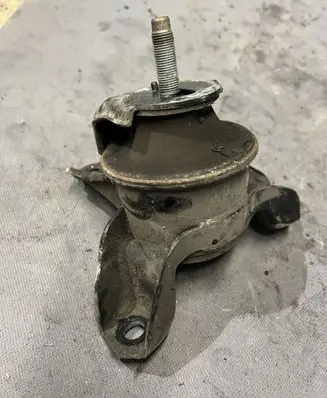KIA Sportage Engine mount bracket