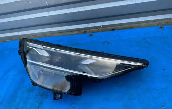 Audi Q8 Headlight/headlamp 4M8941040