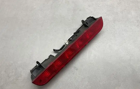 Nissan X-Trail T30 Third/center stoplight P1842