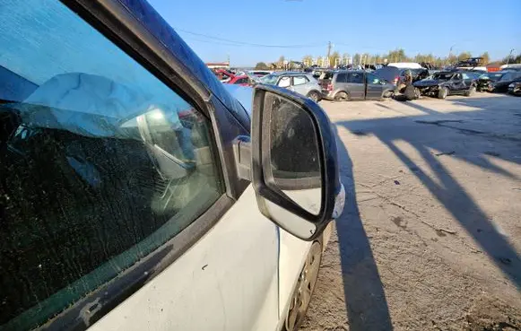 Opel Combo C Front door electric wing mirror