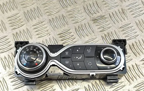 Dacia Sandero Climate control unit 275102284R 31093157B